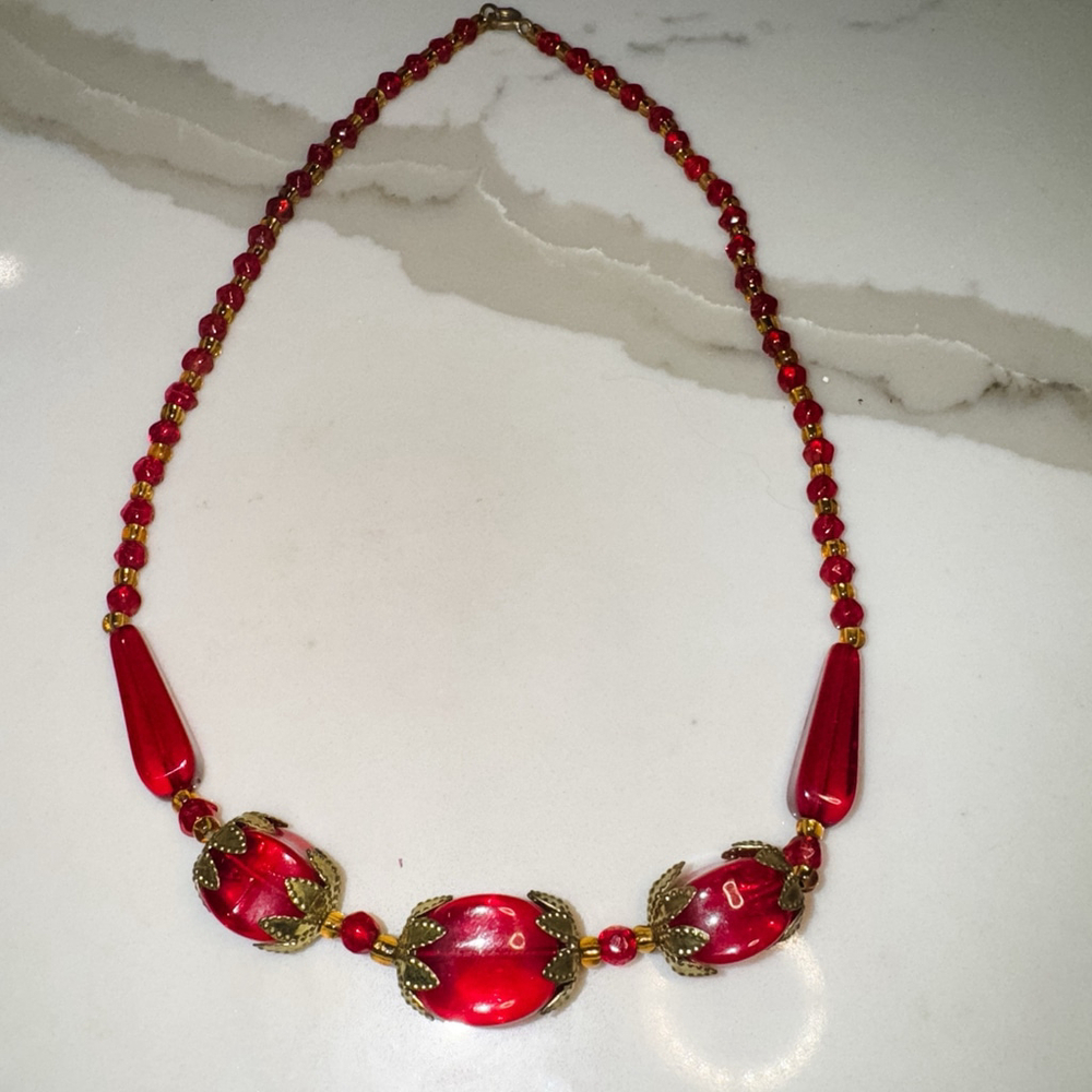 VINTAGE ART DECO CZECH RED GLASS BEAD NECKLACE - Picture 5 of 6